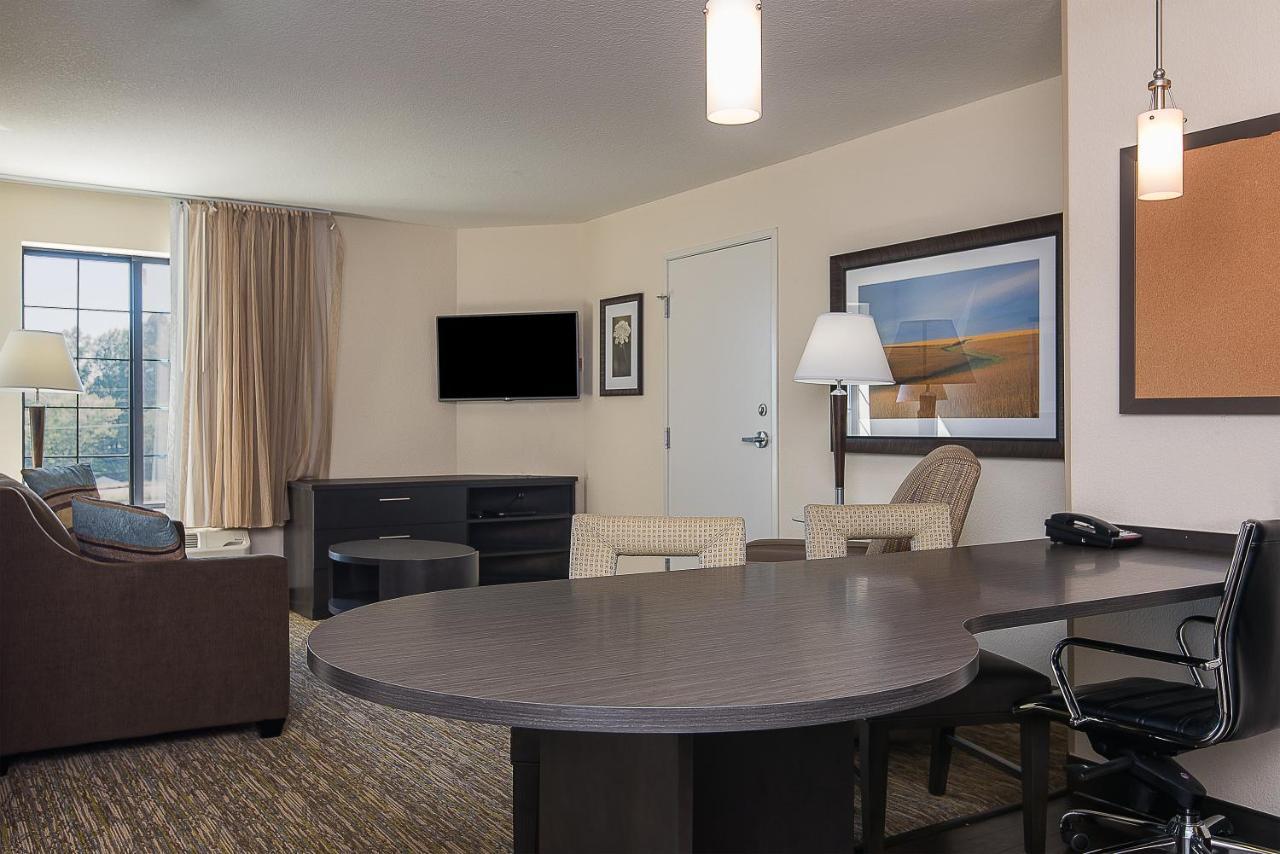 Candlewood Suites Bloomington By Ihg Exterior photo